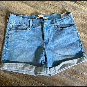Levi’s Cuff Hem High Waist Denim Shorts Size 28